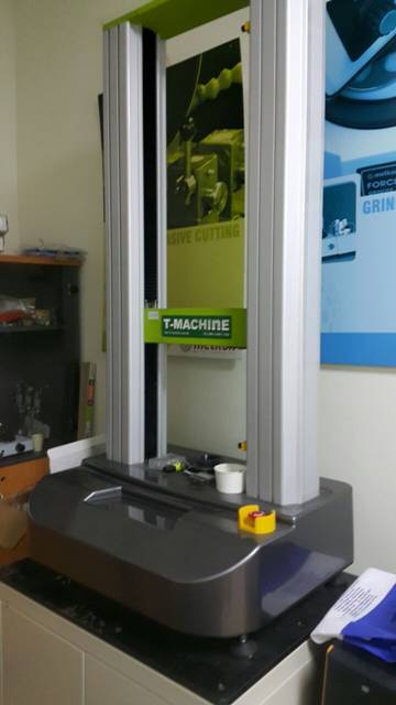 Tensile testing machine in the KCSS quality lab